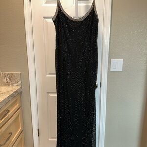 Chic Black Maxi Dress with Flowing Silhouette